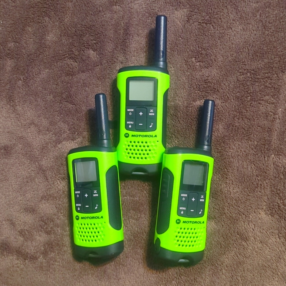 Pack of 3 MOTOROLA lime green Walkie Talkies. Brand New 🆕 w/o box 🚫📦